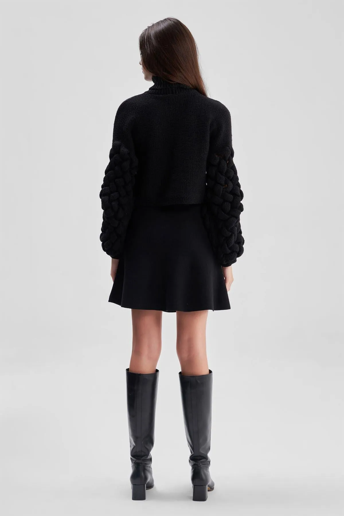3D cable knit Black Short Sweater