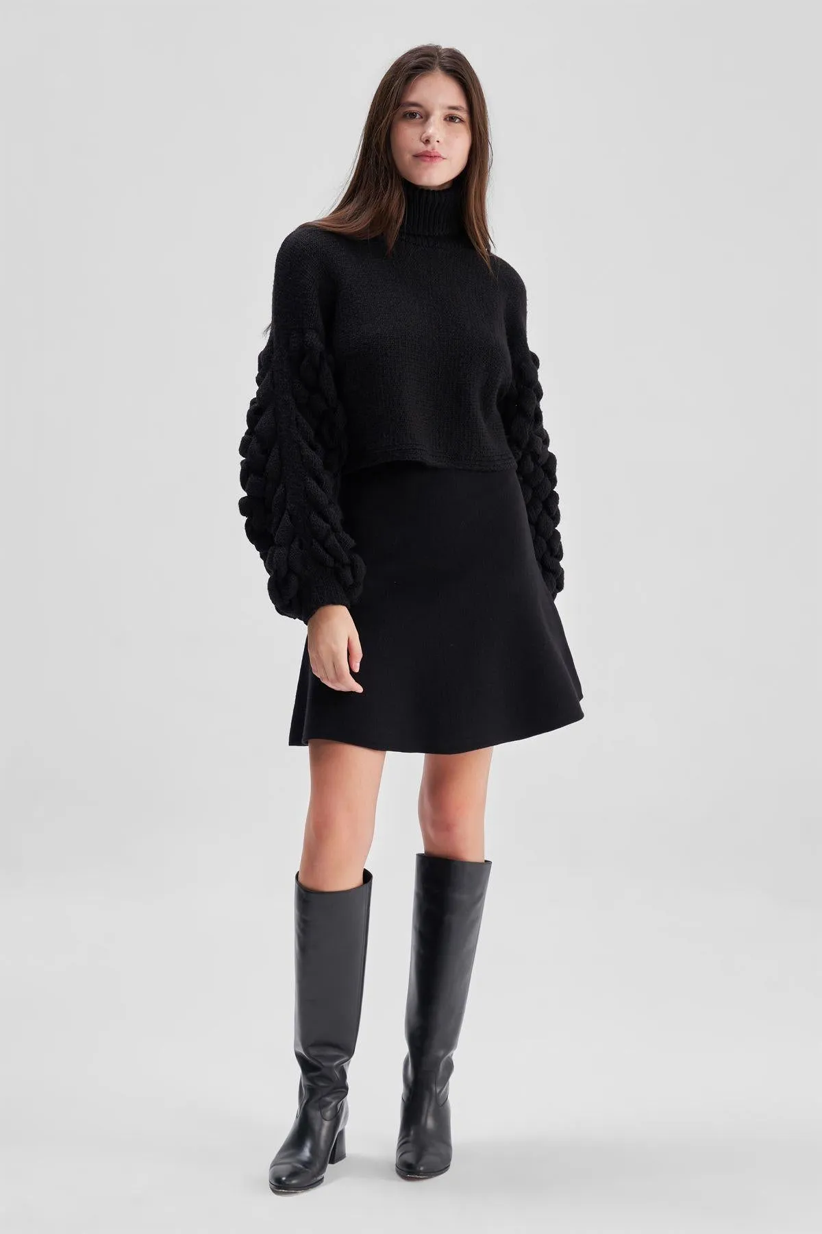 3D cable knit Black Short Sweater
