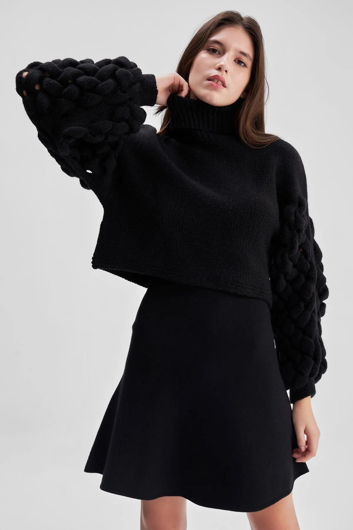 3D cable knit Black Short Sweater