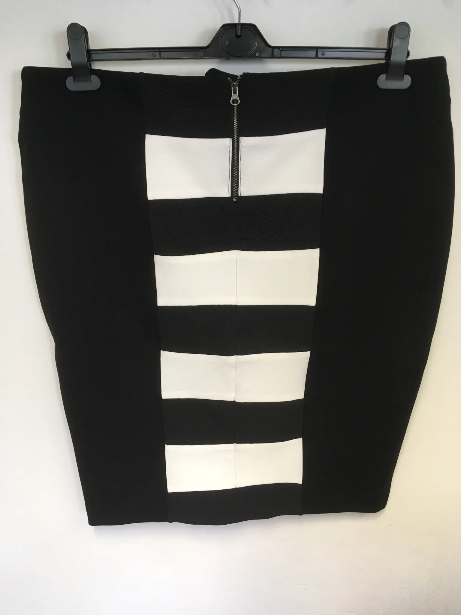 BRAND NEW CARMAKOMA BLACK & WHITE STRIPE PANEL PENCIL SKIRT SIZE M PLUS SIZE