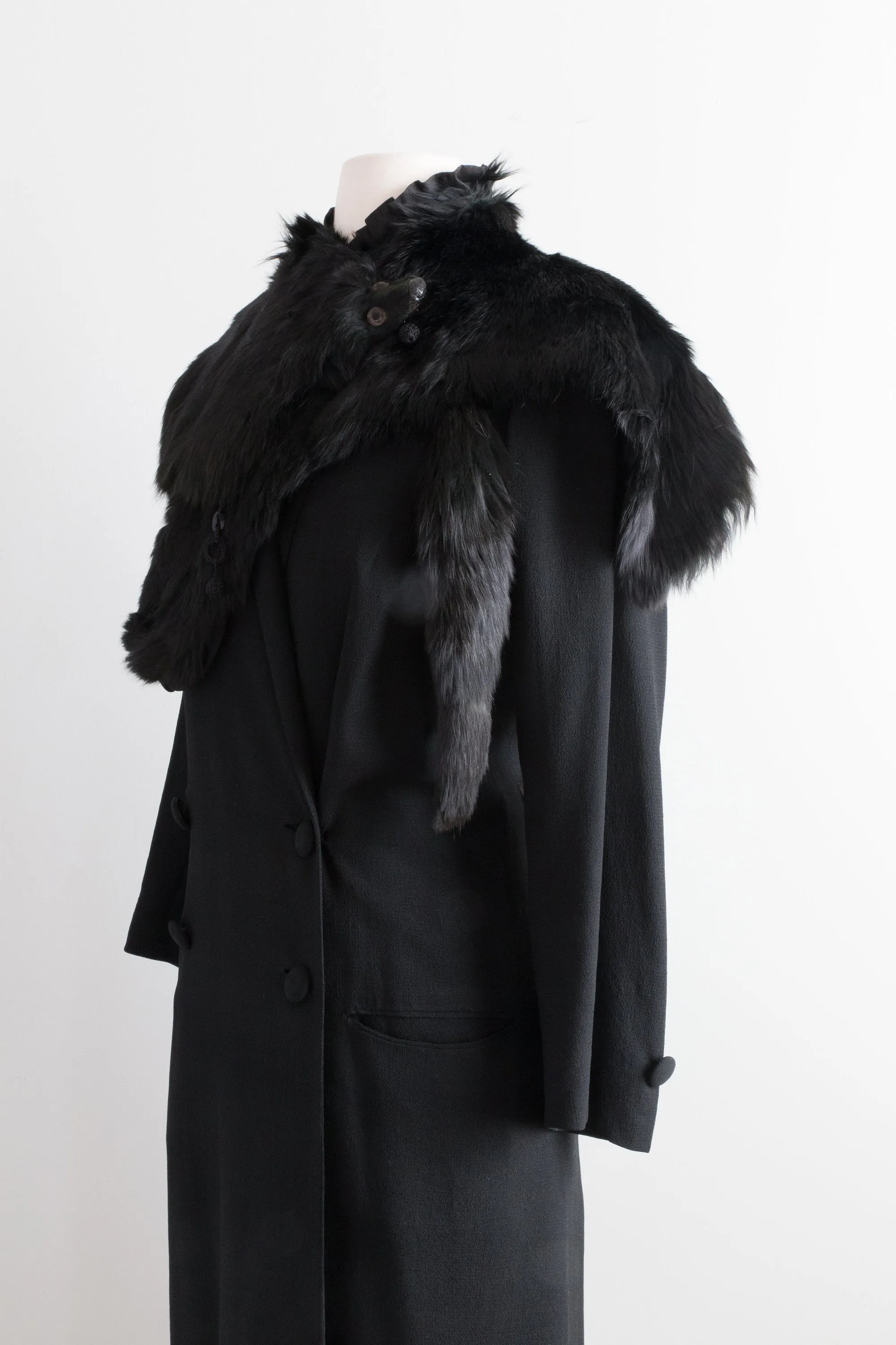 Elegant 1920's Black Crepe Longline Tuxedo Style Coat With Fur Wrap / Small