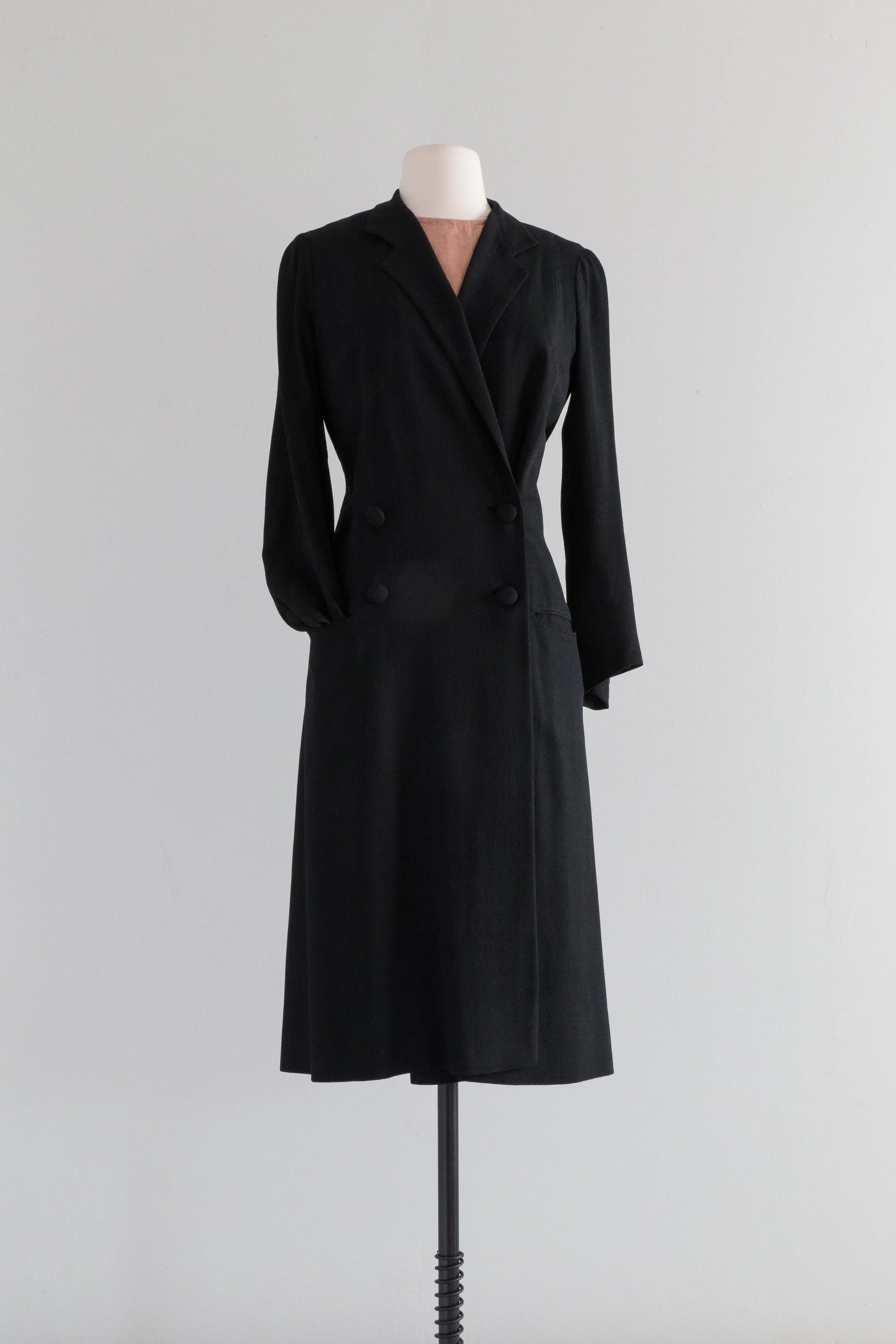 Elegant 1920's Black Crepe Longline Tuxedo Style Coat With Fur Wrap / Small