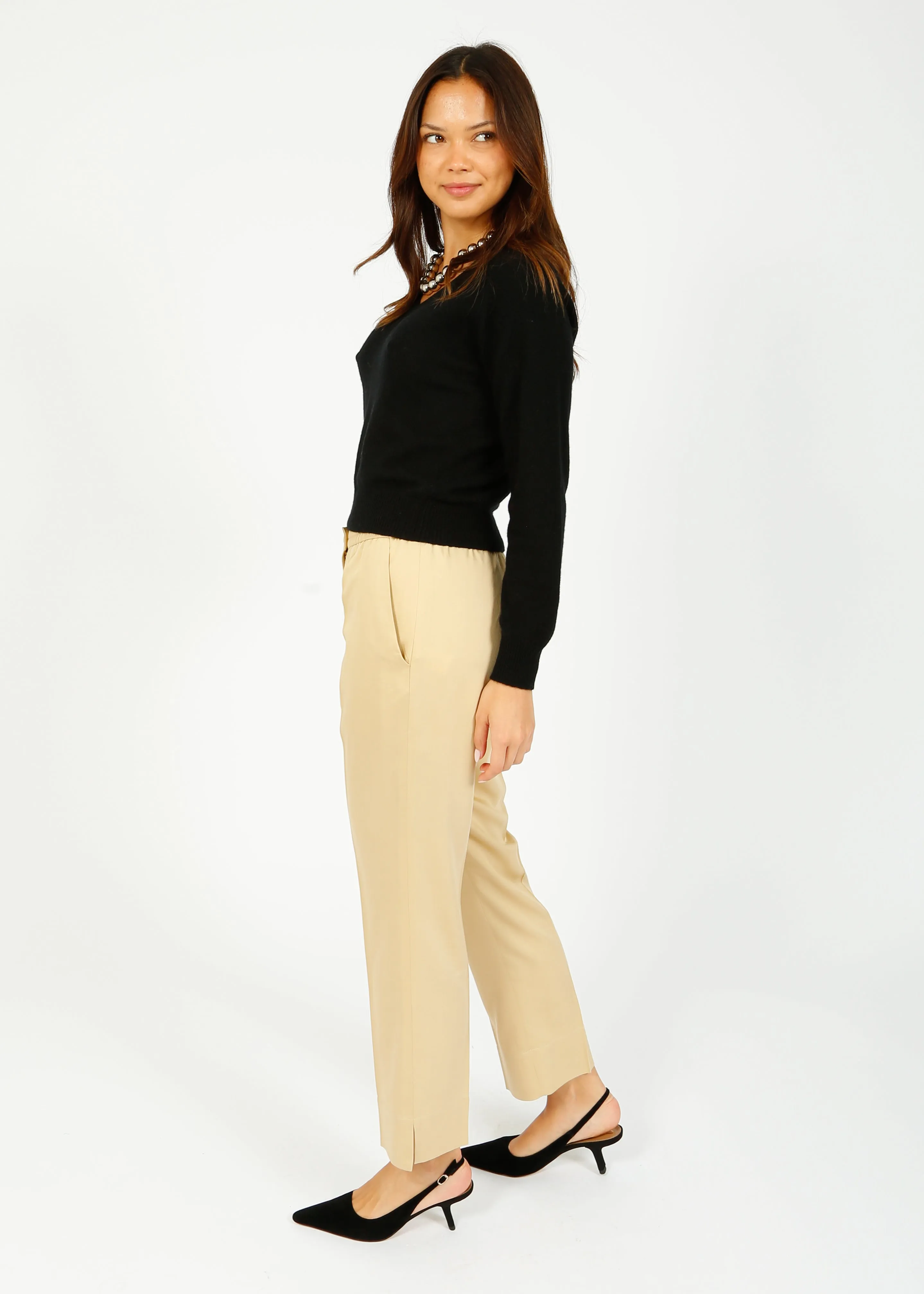 JU Crop Vee in Black
