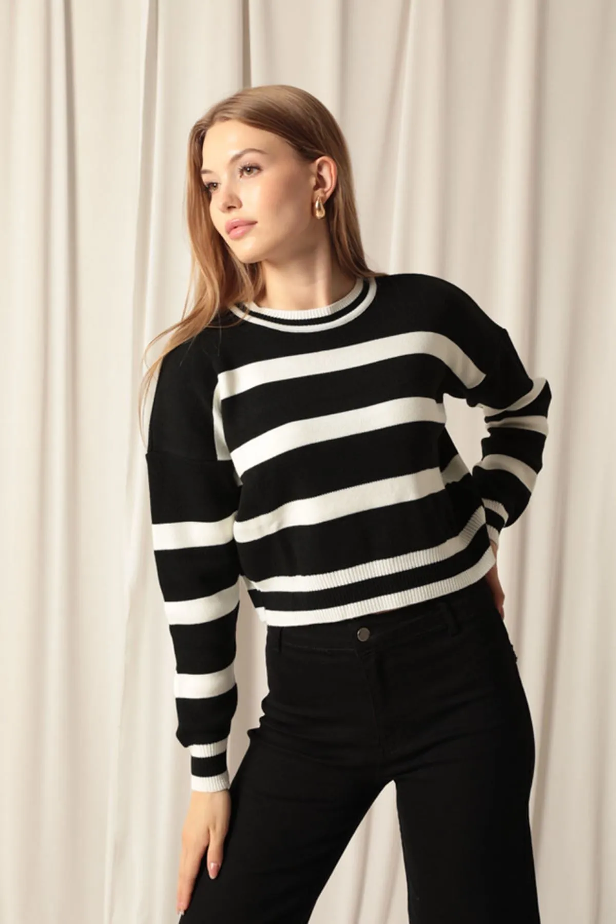 KKT Knitwear Fabric Striped Women's Black Sweater - Quebec City