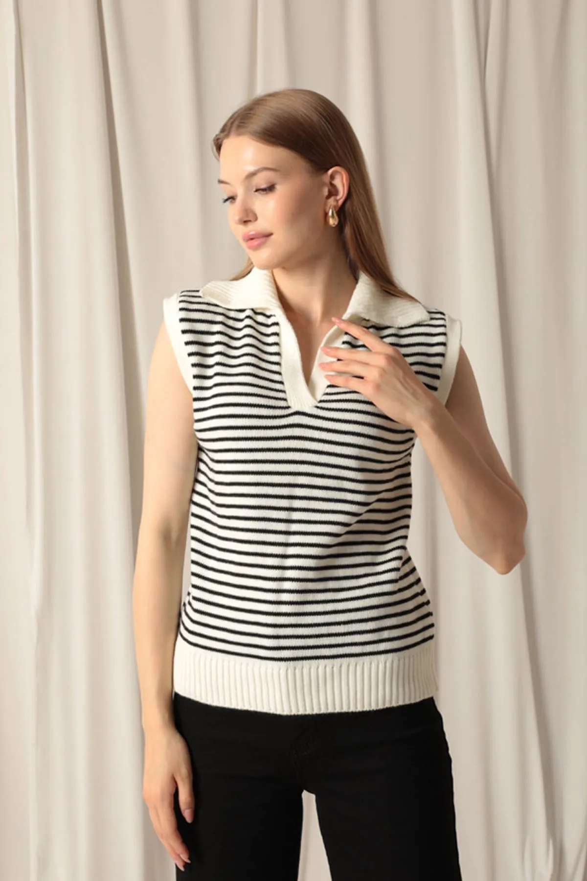 KKT Knitwear Fabric Striped Women's Crop Ecru Sweater - Plymouth