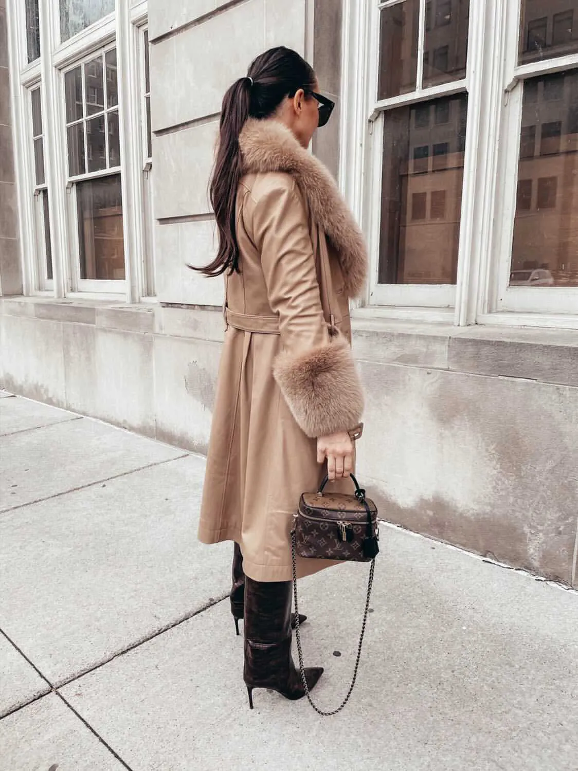 MI LOVES SIGNATURE Luxurious leather trench coat with Fox fur trim/cuffs