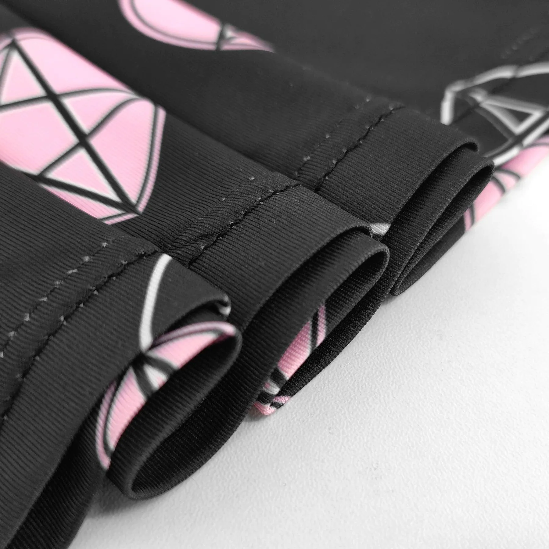 Punk Gothic Pink Heart Printed Dress Graphic, Coolest Fishnet LongSleeve Vestidos For Women