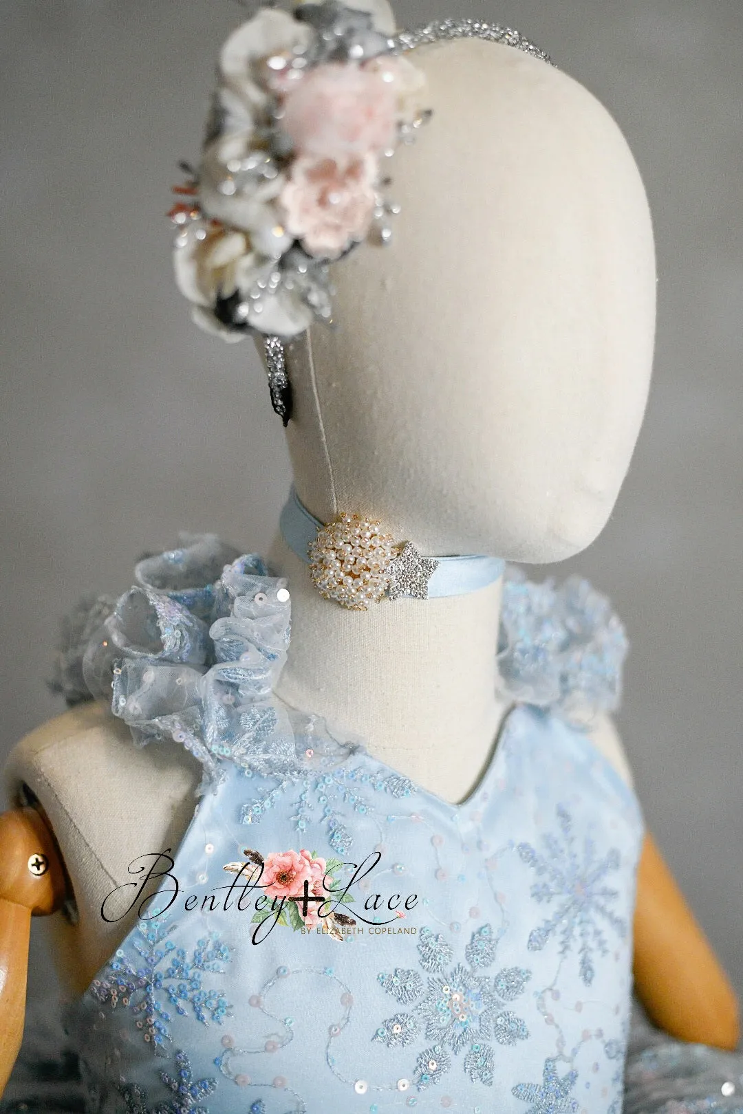 retired rental EUC "Elsa" -Petal Length ( 5 Year - Petite 6 Year)