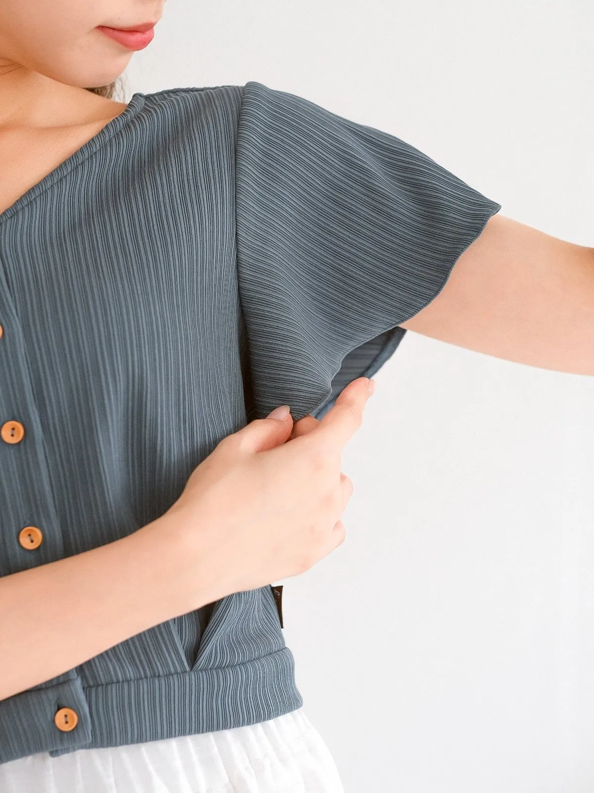 Rihu Ruffle Sleeve Crop Top*